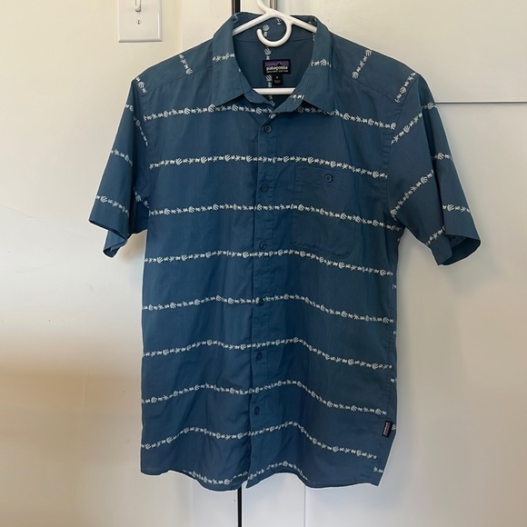 Patagonia short sleeve button up, blue, medium, excellent condition. - Picture 1 of 3